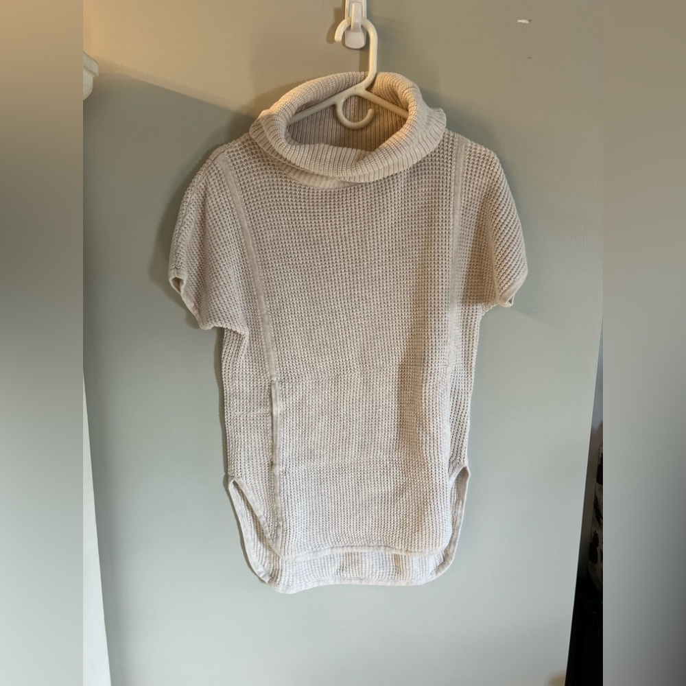 Knit UGG T-shirt sweater women size medium